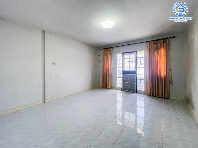 *****ทาวน์เฮ้าส์มือสอง ม.เคซี รามอินทรา3 หทัยราษฎร์ เนื้อที่กว้าง 16.10 ตร.ว. ฟังก์ชัน 2 ห้องนอน 2 ห้องน้ำ 1 ที่จอดรถ สภาพดีพร้อมเข้าอยู่ ใกล้ตลาดประจำหมู่บ้าน โครงการบนทำเลเดินทางสะดวก เชื่อมต่อถนนรามอินทรา ถนนคู้บอน ถนนหทัยราษฎร์  ใกล้จุดขึ้นทางด่วน "จุติโชติ"